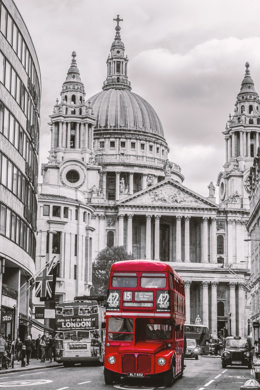 london street red bus-2254133_1280